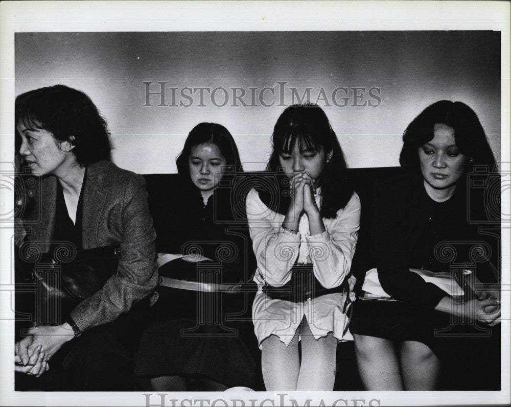 1983 Press Photo Corazon Aquino, daughter Victoria, Kristina, Maria Elena - Historic Images