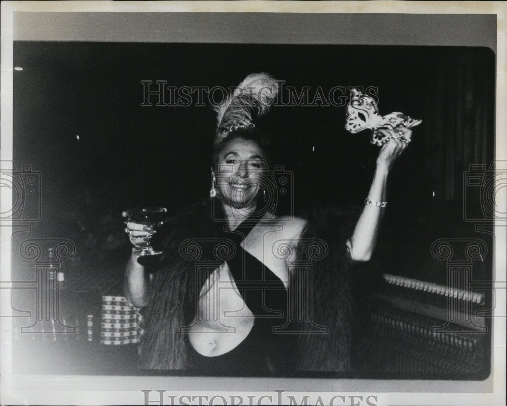 1976 Press Photo Bette Arnold Charles, Restauranteur - Historic Images