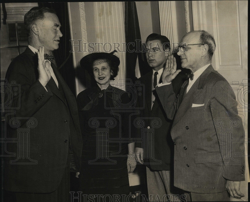 1954 Press Photo Gov. Christian Herter swears in Dewey Archambault as DES - Historic Images