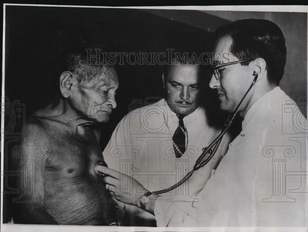 1955 Press Photo Javier Pereira of Columbia oldest man said to be 167 yrs old - Historic Images