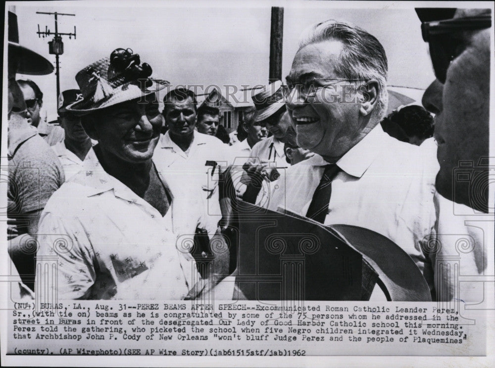 1962 Press Photo Ec communicated CatholicPerez in La. - Historic Images