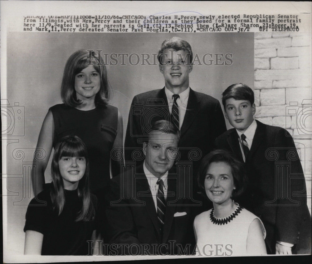 1966 Press Photo Charles Percy, Senator With Wife and Family - Historic Images