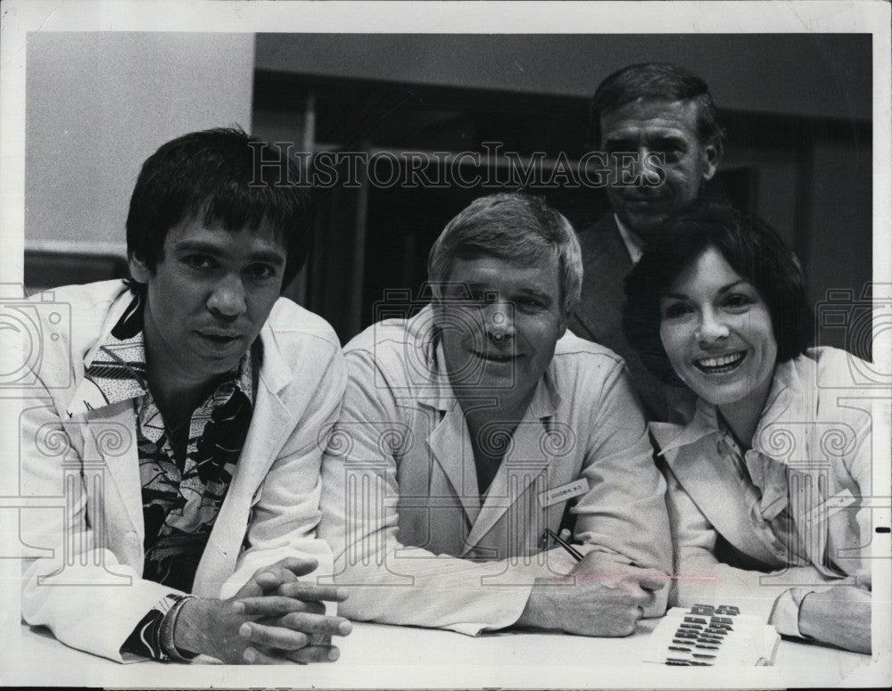 1975 Press Photo Victor Campos, George Peppard, Zohra Lampert &quot;Doctors Hospital&quot; - Historic Images