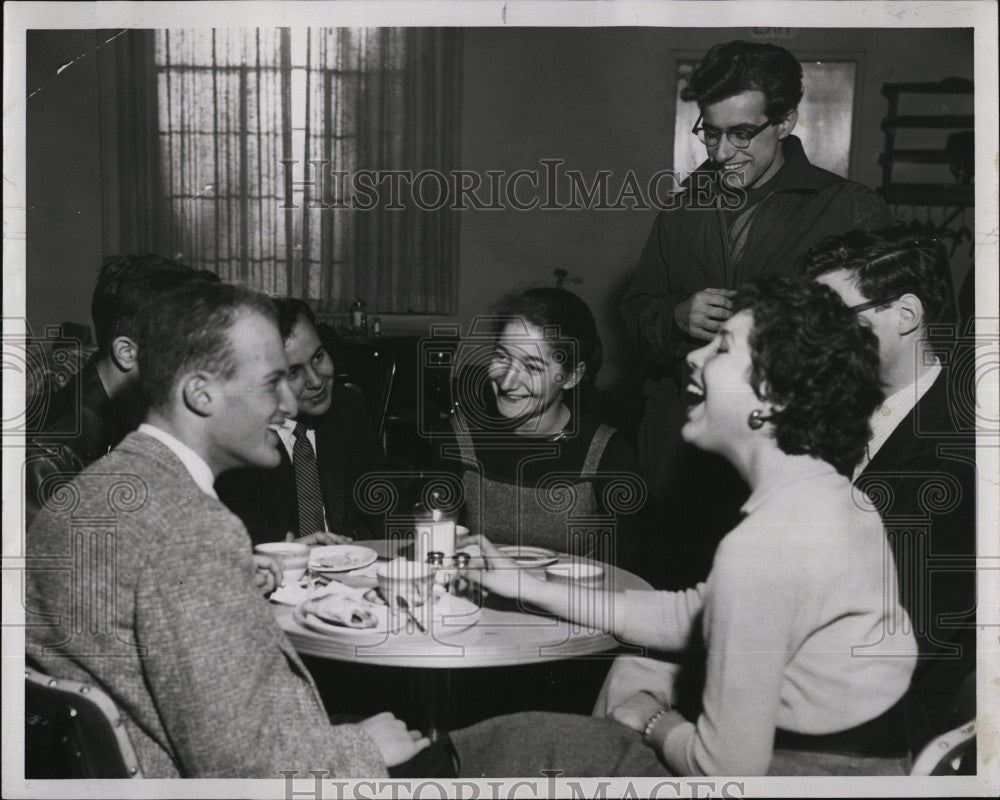 1958 Press Photo Roberta Apfer, Students at Brandeis University - Historic Images