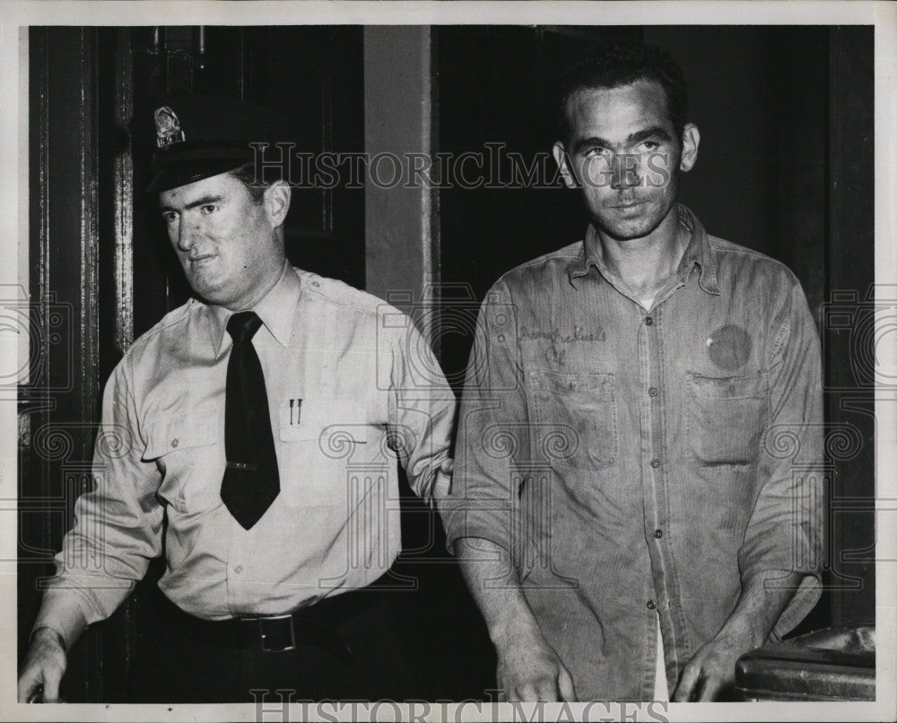 1956 Press Photo Police Officer John Connors with Theft Suspect Walter F. Swank - Historic Images