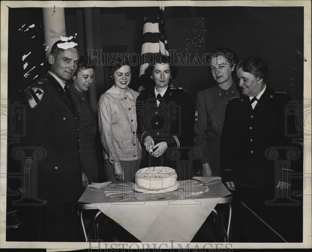 1958 Press Photo 16&#39;th Birthday WACs; Showing Swallow, McAbee, Leard, Kelliher - Historic Images