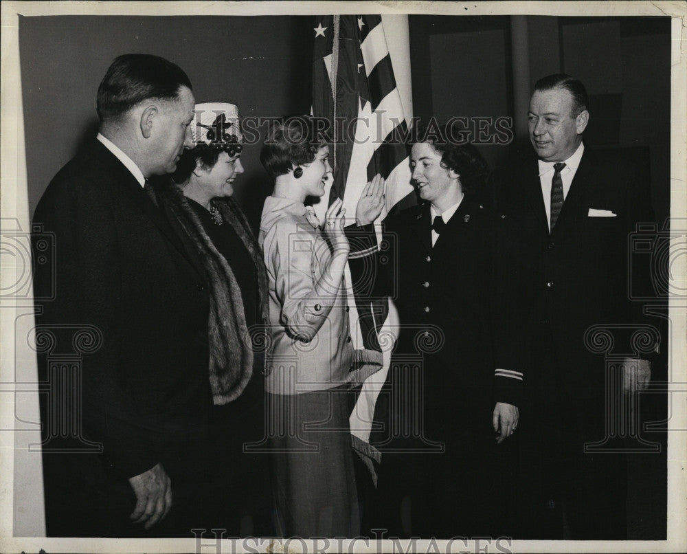 1958 Press Photo Kelliher, Swallow at 16&#39;th Birthday of WACs - Historic Images