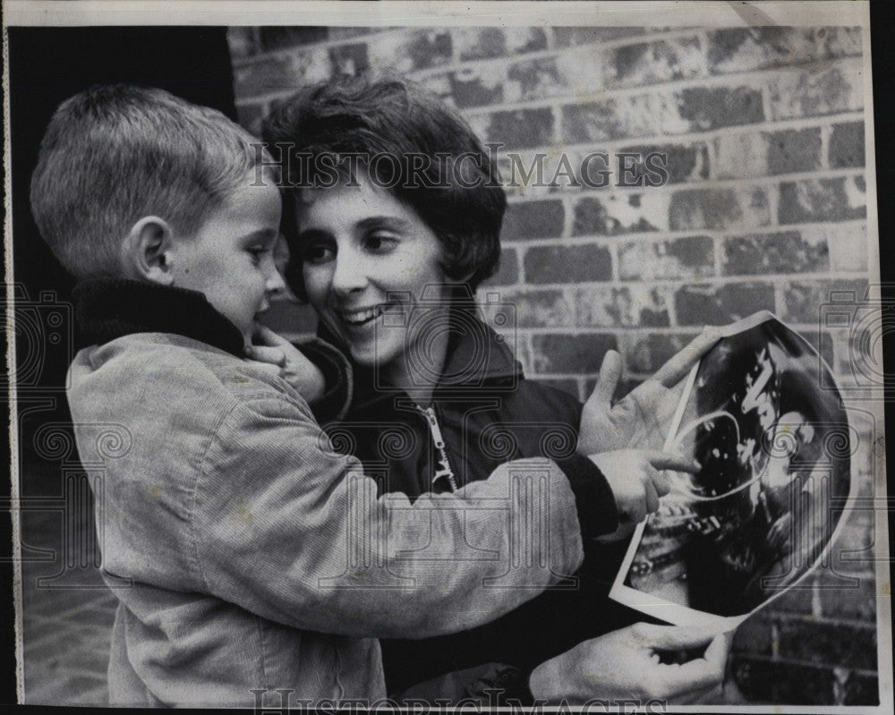 1968 Press Photo Wife and Son of NASA Astronaur William A. Anders - Historic Images