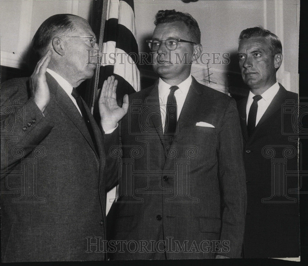 1959 Press Photo Lt. Gov. Robert Murphy, Attorney Gen. William Sullivan Swearing - Historic Images