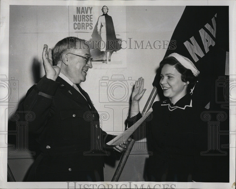 1955 Press Photo Patricia Sullivan,sworn into Navy Nurses Corps. - Historic Images