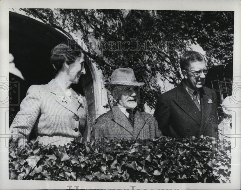 1952 Press Photo King Gustav &amp; Queen Louise of Sweden w/ Bernhard Berenson - Historic Images