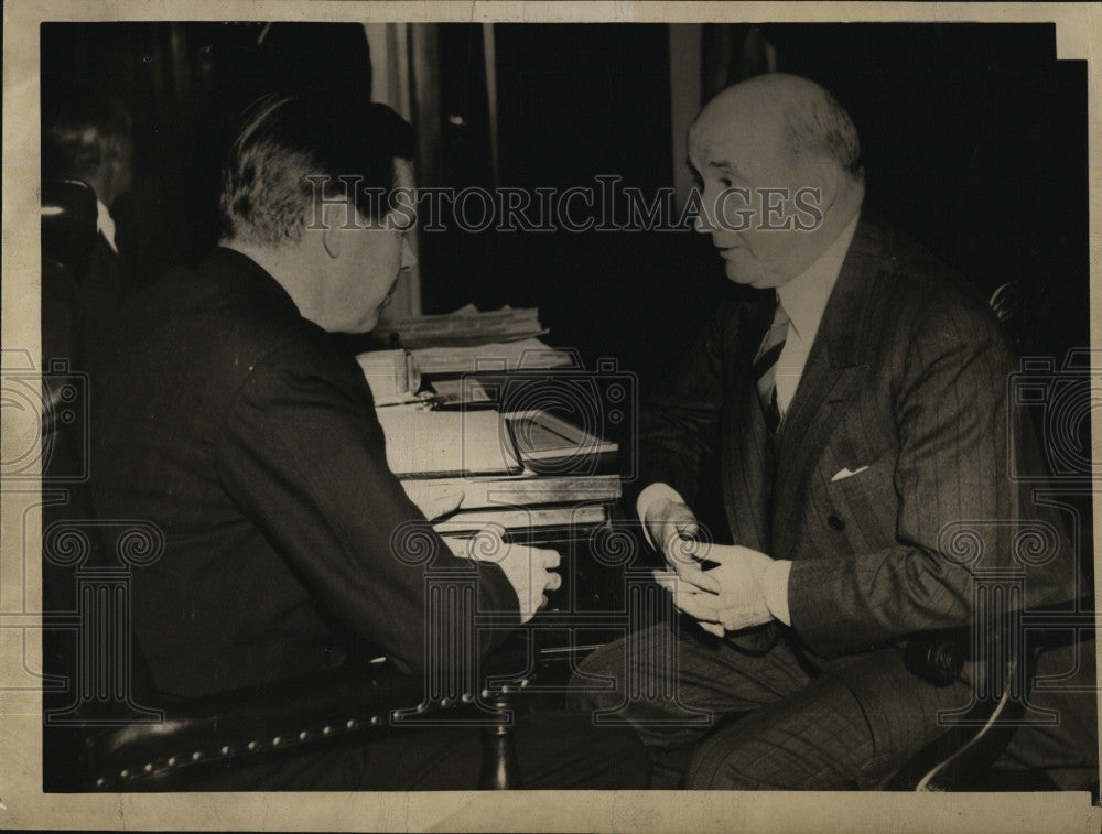 1943 Press Photo Boston Police Comm. Thomas Sullivan, Mayor Maurice J. Tobin - Historic Images