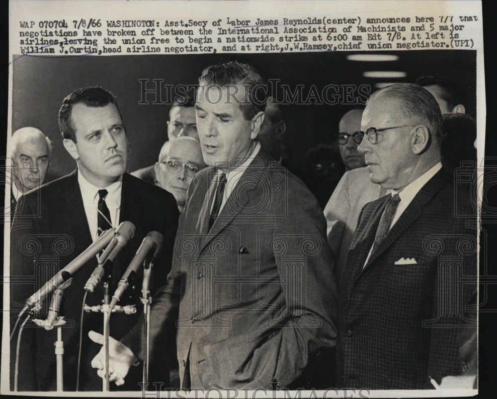 1966 Press Photo Labor Secretary James Reynolds, J.W. Ramsey, William J. Curtin - Historic Images