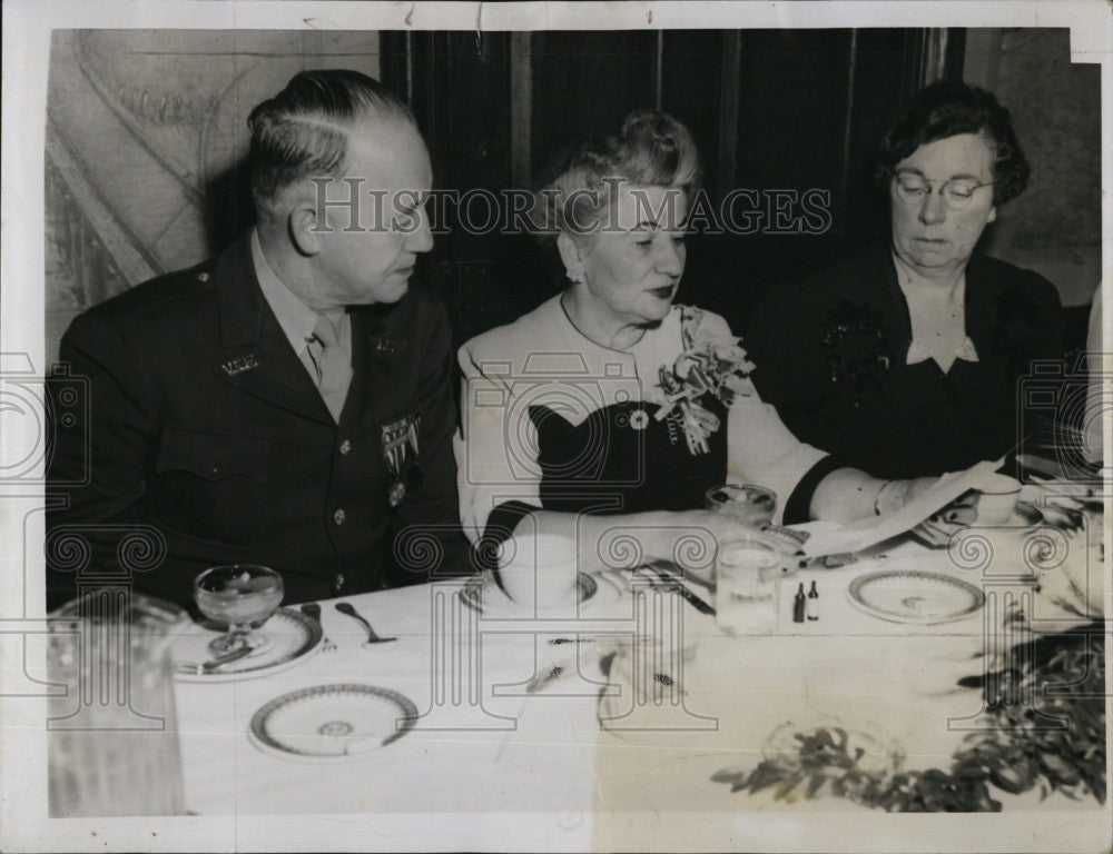 1945 Press Photo James Reynolds, Sally Connor, Anna Quentin - Historic Images