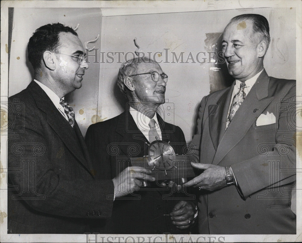 1948 Press Photo C. H. Cole, W. B. McCarthy, Mayor Hon. Jas. F. Reynolds - Historic Images