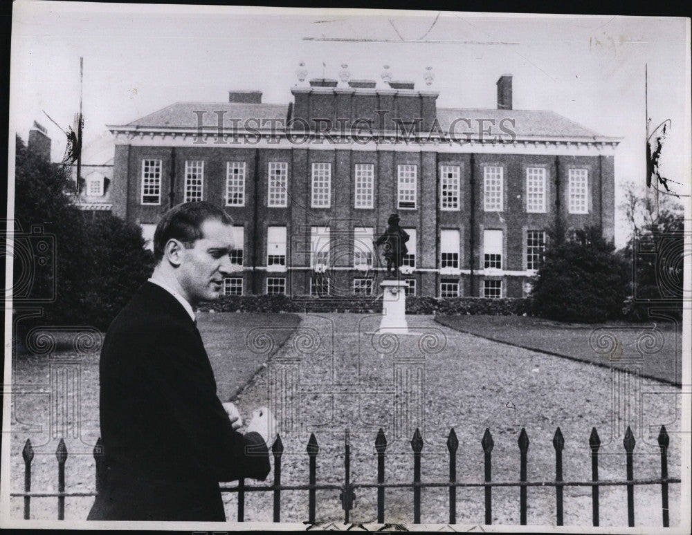 1961 Press Photo David Payne outside Clarence House - Historic Images