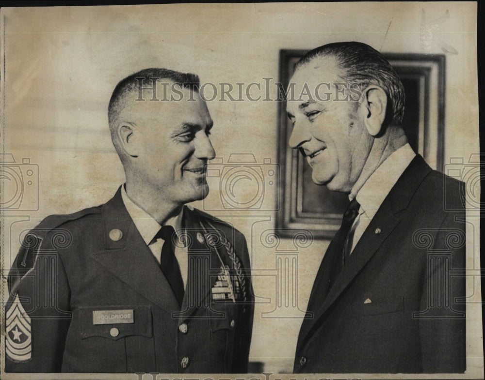 1966 Press Photo President Johnson with Sgt. Major William Wooldridge - Historic Images