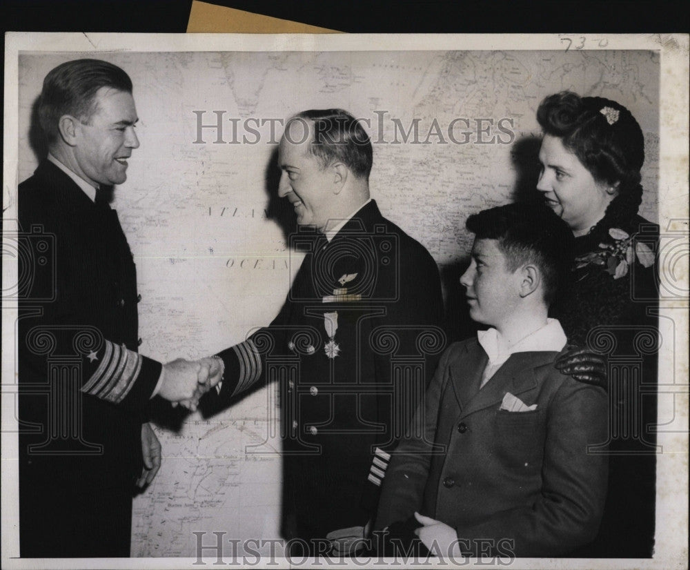 1943 Press Photo Capt. Ralph Woods awarded the Legion of Merit Medal. - Historic Images