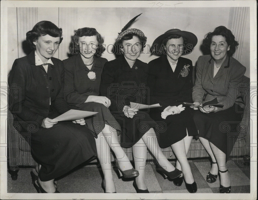 1950 Press Photo Mary Woodworth, Pauline Mulqueeney, Eleanor Collins, Mary Ennis - Historic Images