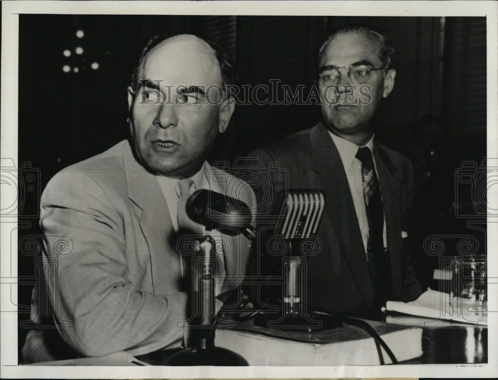 1954 Press Photo Max Woodner questioned by Senate regarding the FHA Scandals. - Historic Images