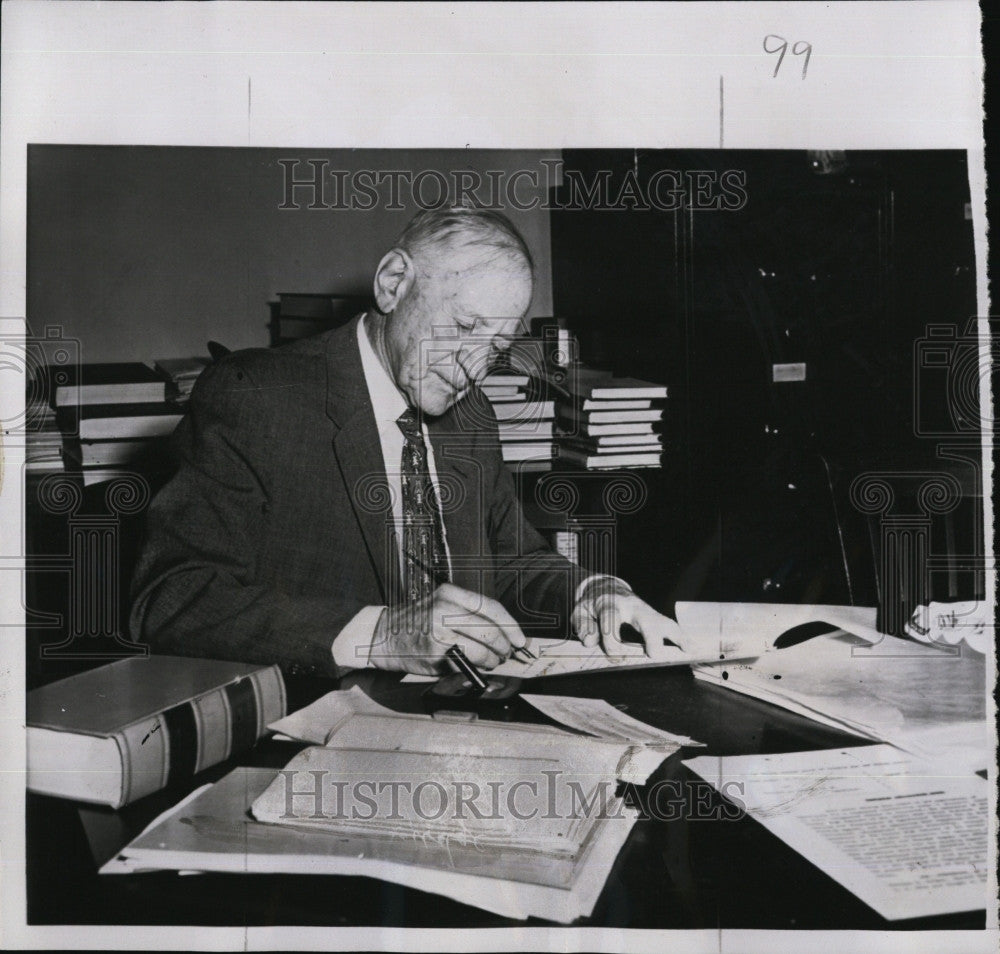 1958 Press Photo Federal Circuit Judge Joseph Woodrough signs TRO - Historic Images