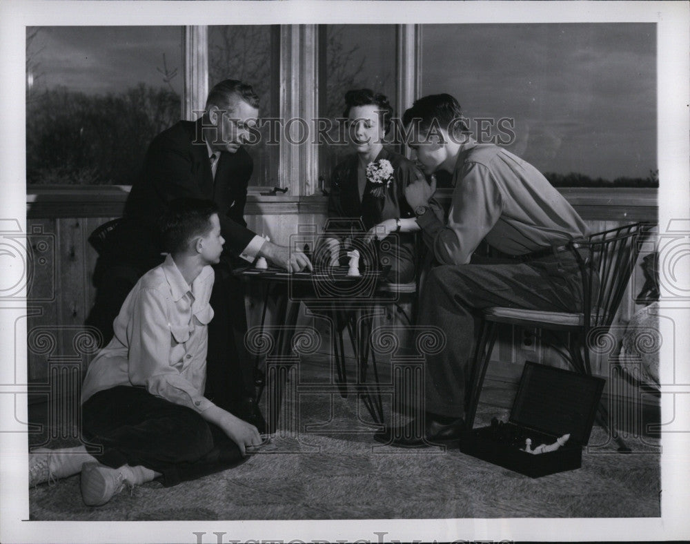 1954 Press Photo Mr. and Mrs. Robert Anderson, sons James Richard, Gerald Lee - Historic Images