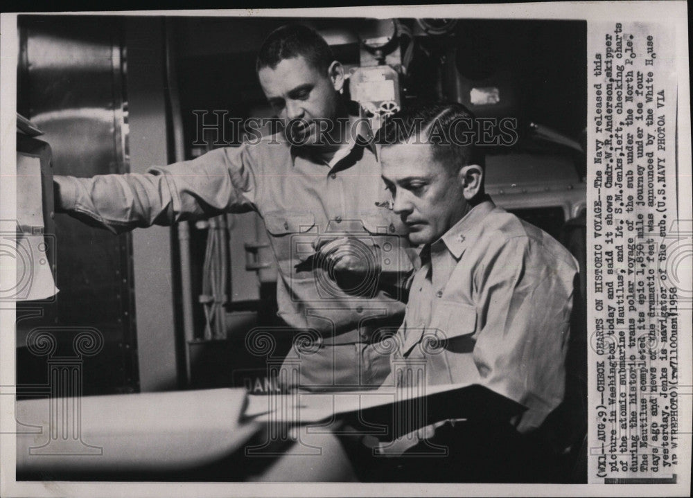 1958 Press Photo Cmdr William Anderson,Lt Jenks on  the Nautilus sub - Historic Images