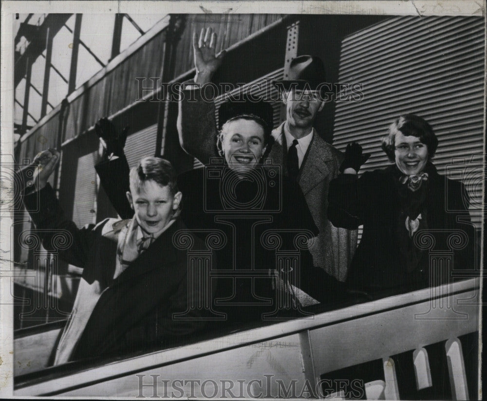 1949 Press Photo US Amb to  Denmark Mrs Eugenie Anderson &amp; her family - Historic Images