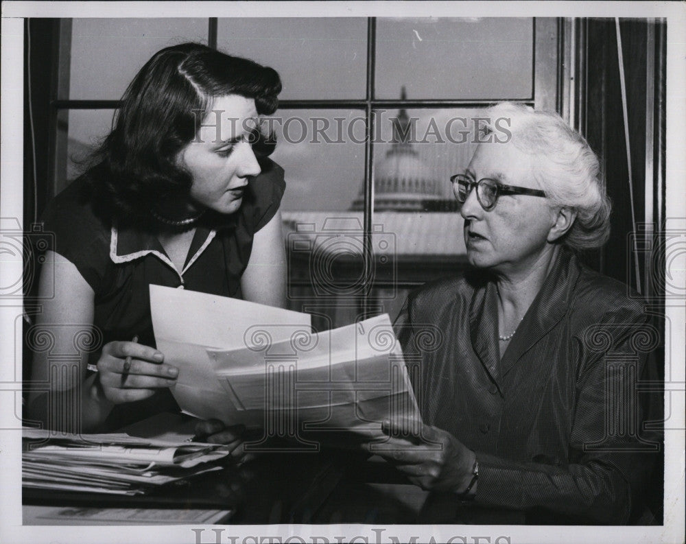 1950 Press Photo Conn. Rep. Chase Going Woodhouse &amp; duaghter - Historic Images