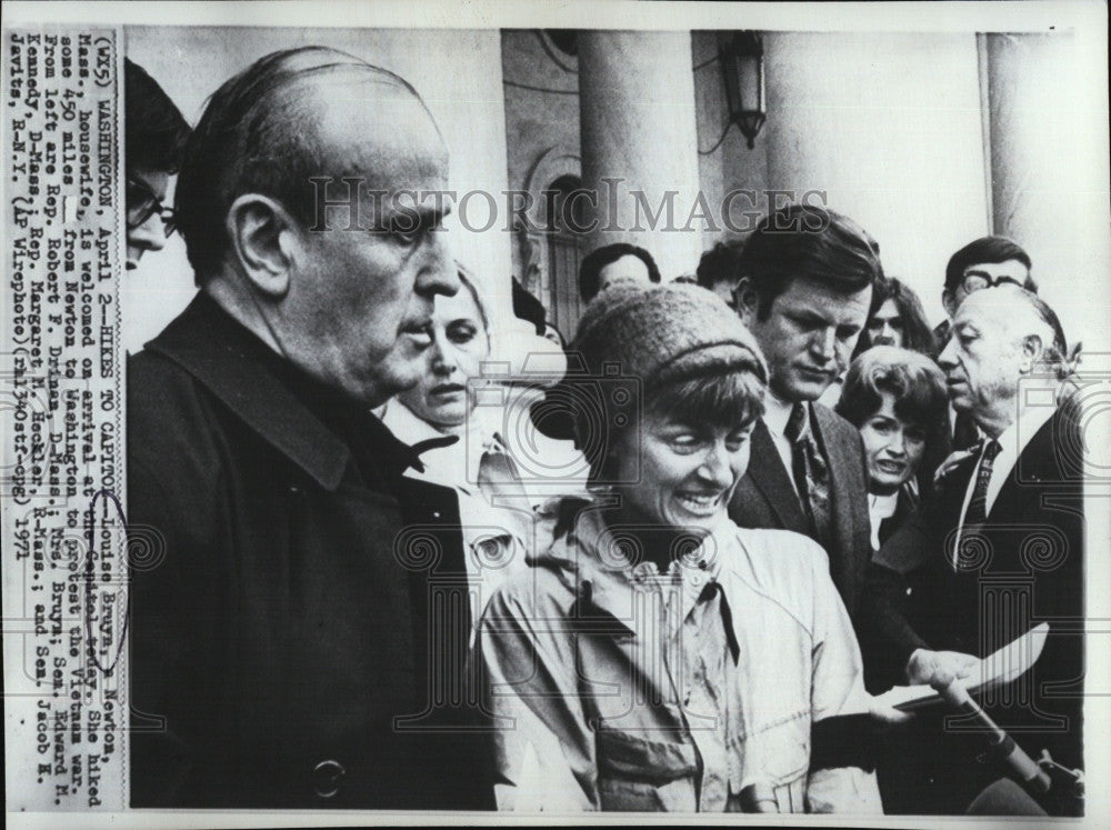 1971 Press Photo Mrs Louise Bruyn ,Rep RF Drinan,Sen Ed Kennedy,RepM Heckler - Historic Images