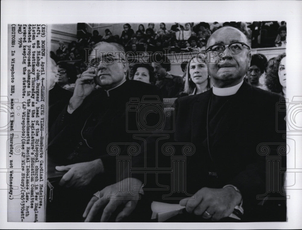 1974 Press Photo Humbarto Cardinal Medeiros &amp; Bishop John Burgess on New England - Historic Images