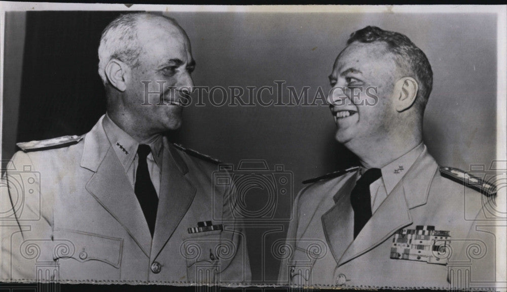 1955 Press Photo Admiral Jerald Wright Congratulates Rear Admiral Arleigh Burke - Historic Images