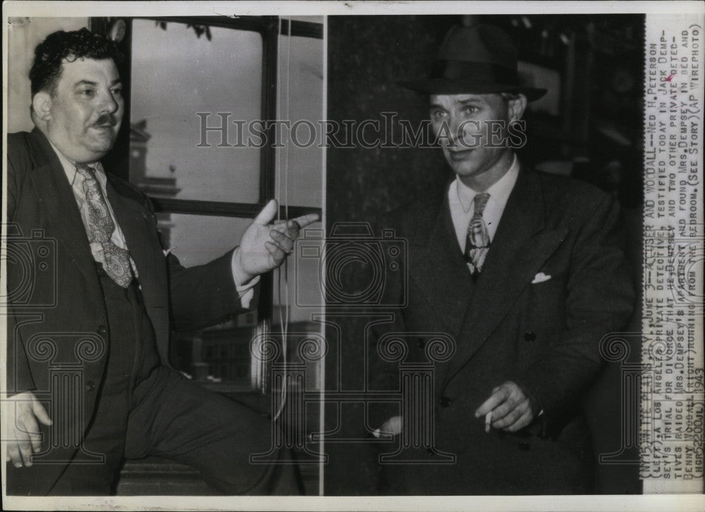 1943 Press Photo Ned H. Peterson Private Detective Jack Dempsy Divorce Trial - Historic Images