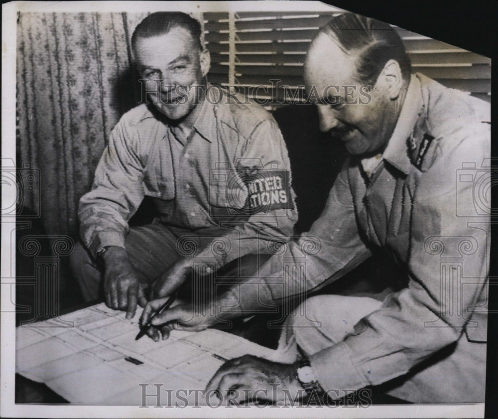 1958 Press Photo General Odd Bull Norway Maurice Brown New Zealand Study U.N. - Historic Images