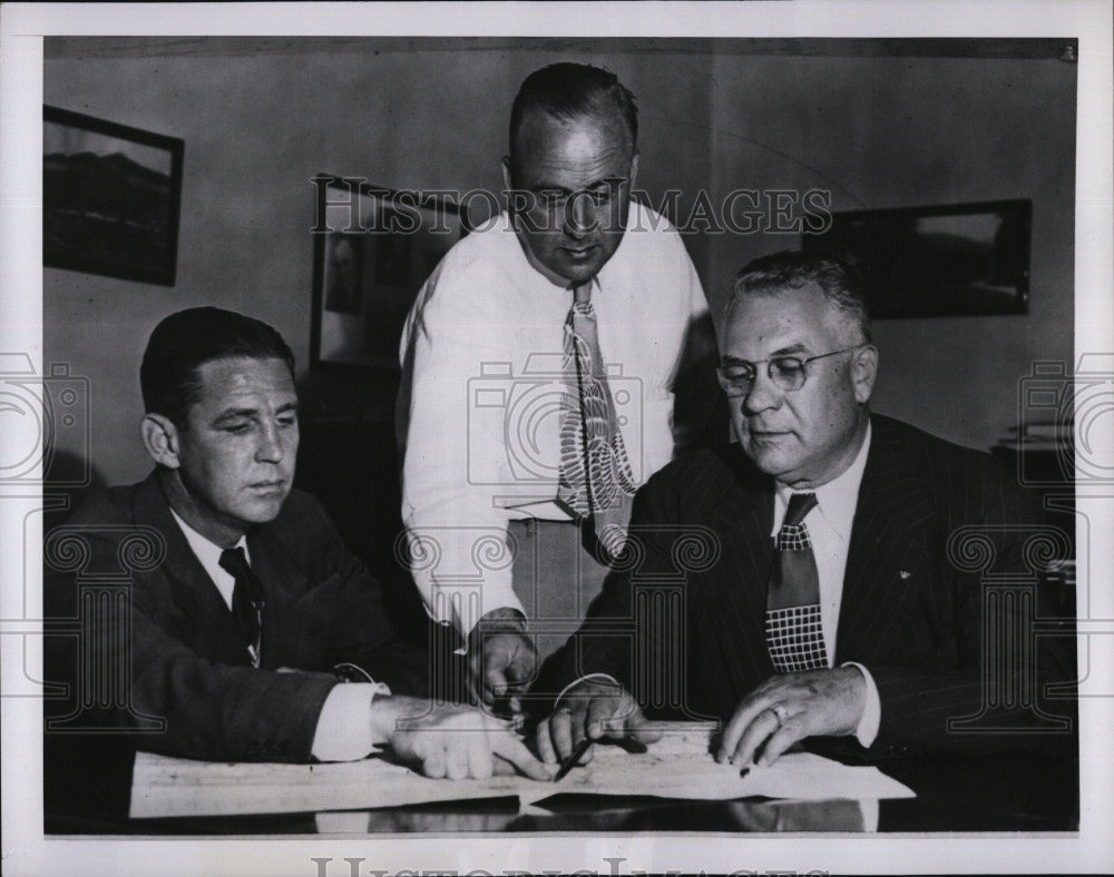 1949 Press Photo Joe Burdett, W Va. board of Gov, O Skeen &amp; Dell White - Historic Images