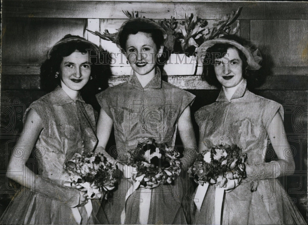 1954 Press Photo Burgoyne Triplets Georgine Pauline Geraldine - Historic Images