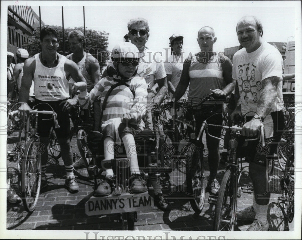 1989 Press Photo D Burke &amp; son Dan Jr in 2000 mile walk for handicapped - Historic Images