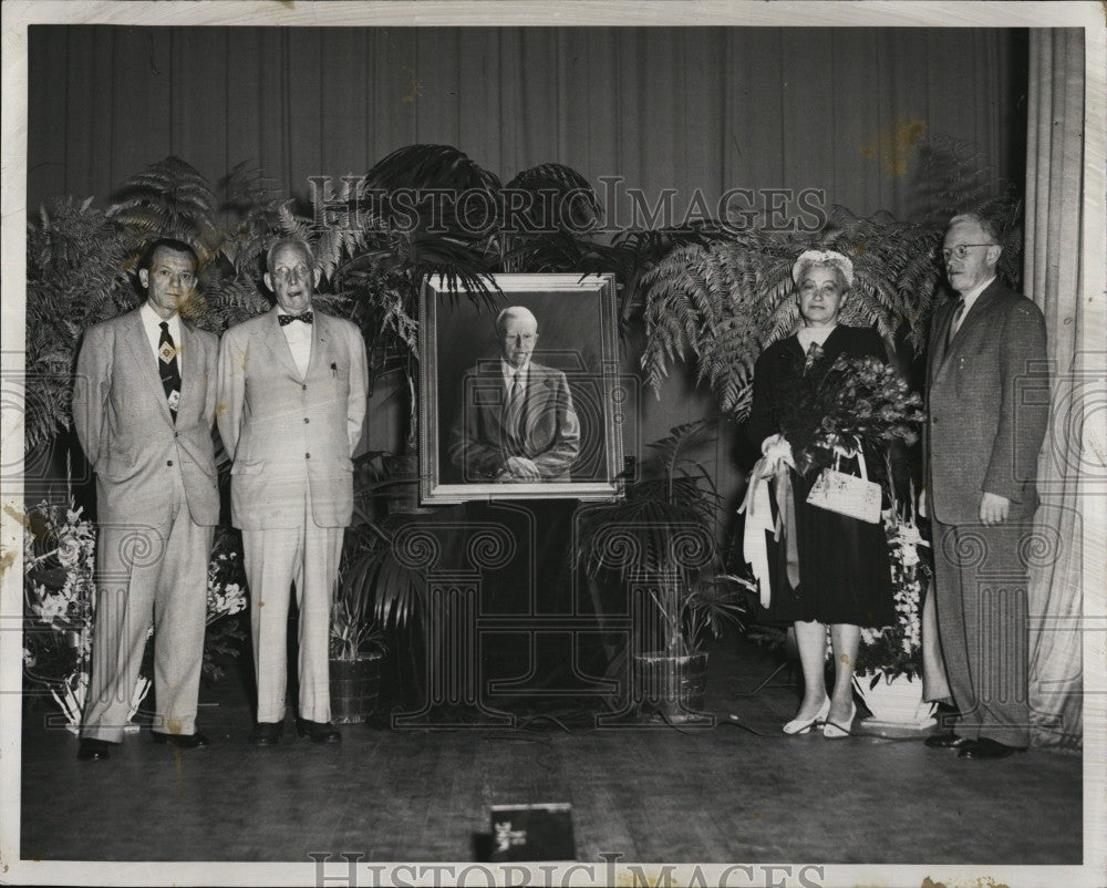1958 Press Photo Class of 1955 Presents McCabe Portrait to Rindge Tech School - Historic Images