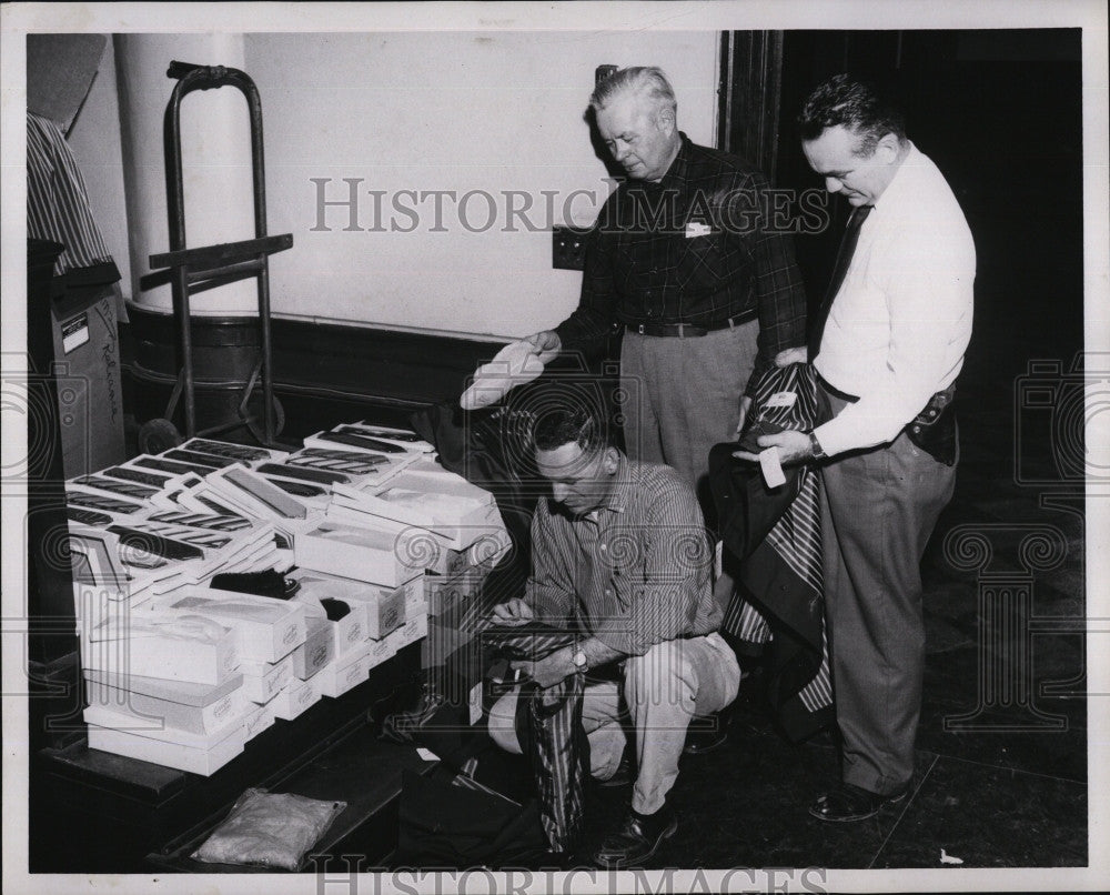 1958 Press Photo Police Det. John Carter, Det. Joe McBrine, Capt. James Crowley - Historic Images