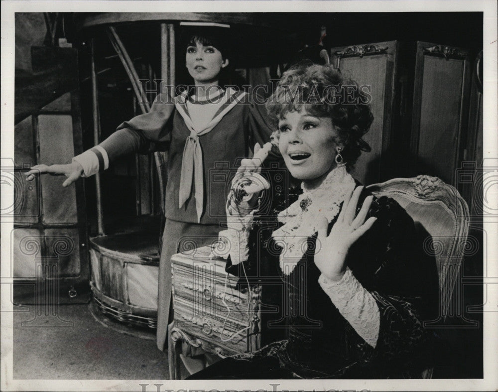 Press Photo  Betsy Palmer &amp; Lisa Howard in play&quot;Gigi&quot; - Historic Images