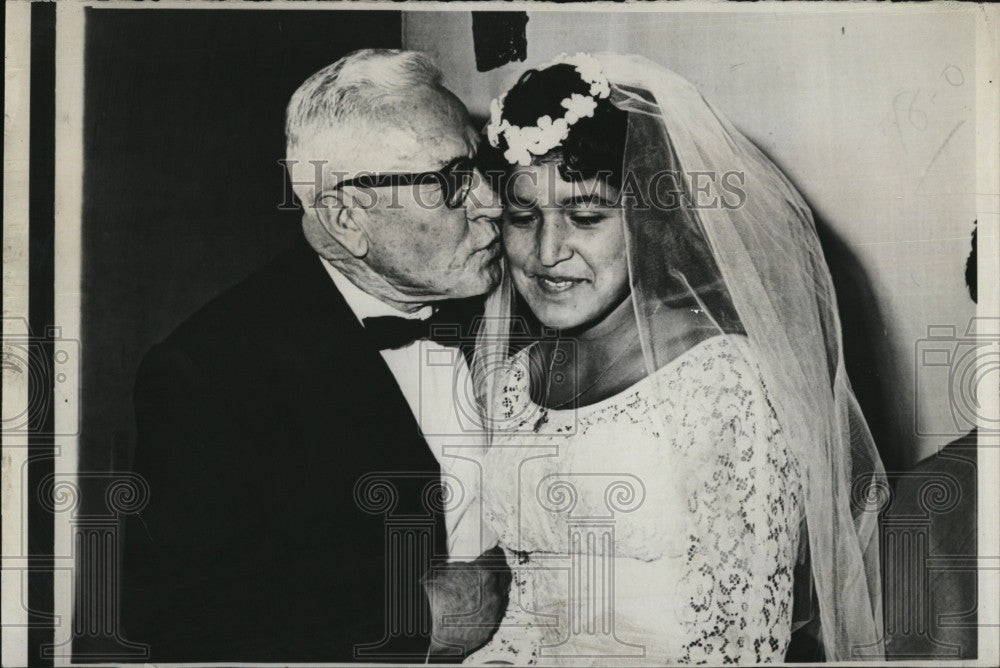 1961 Press Photo Jose M. Morene,65 weds Maria candia, 15 in Texas - Historic Images