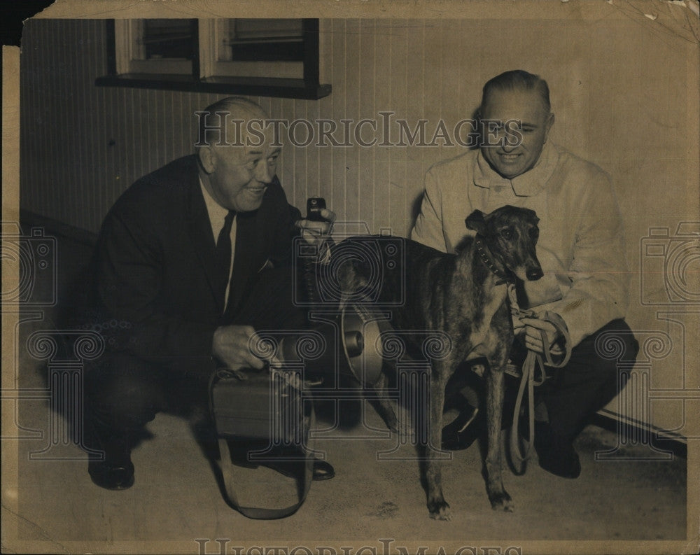 1963 Press Photo Jack Sharkey, heavyweight boxer &amp; Mitch Kirkland &amp; a greyhound - Historic Images