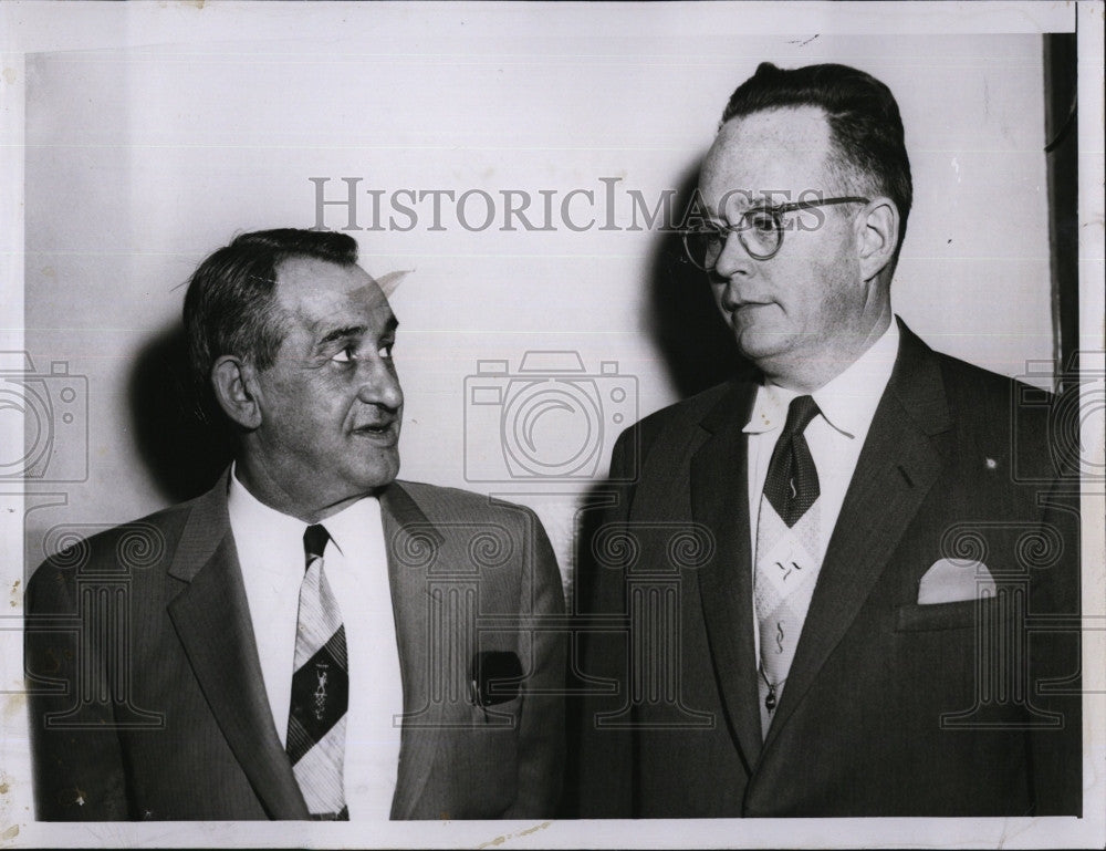 1956 Press Photo Dr Arthur J. McBay Police cheif Testifies - Historic Images