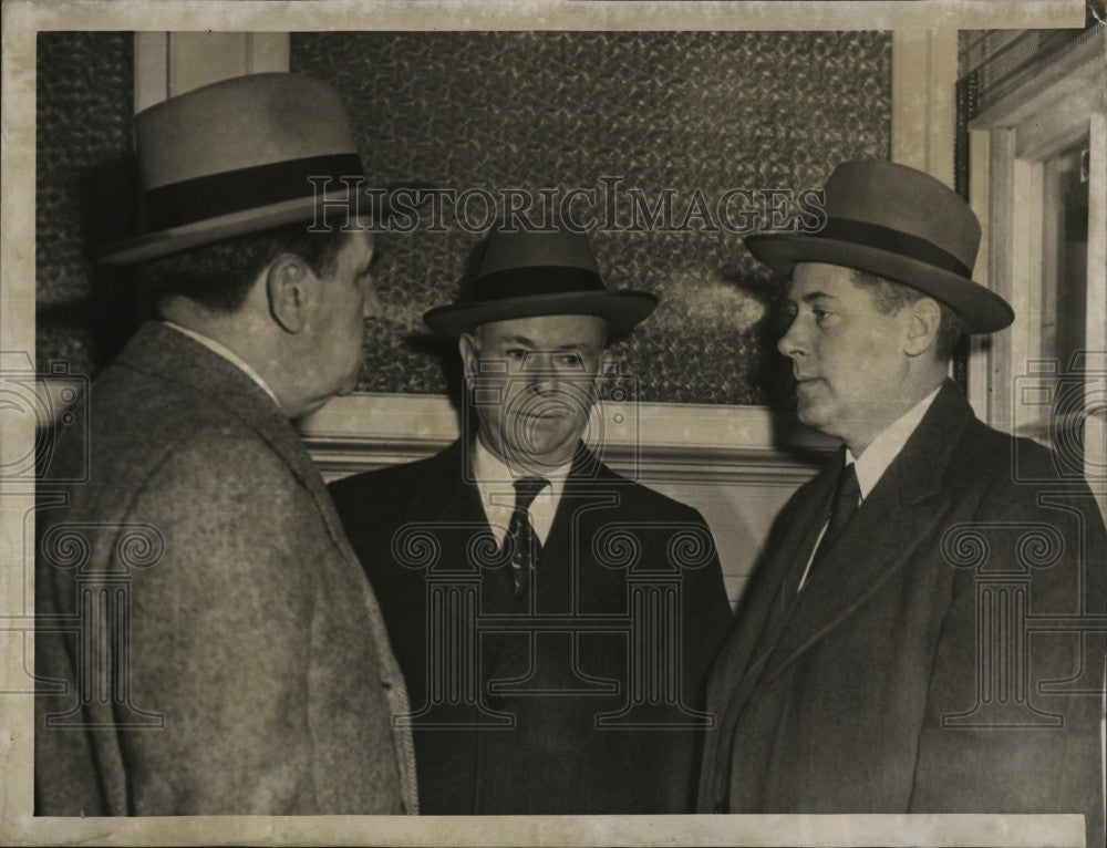 1954 Press Photo National Shawmut Bank Sergeant John Howard John McAuliffe - Historic Images