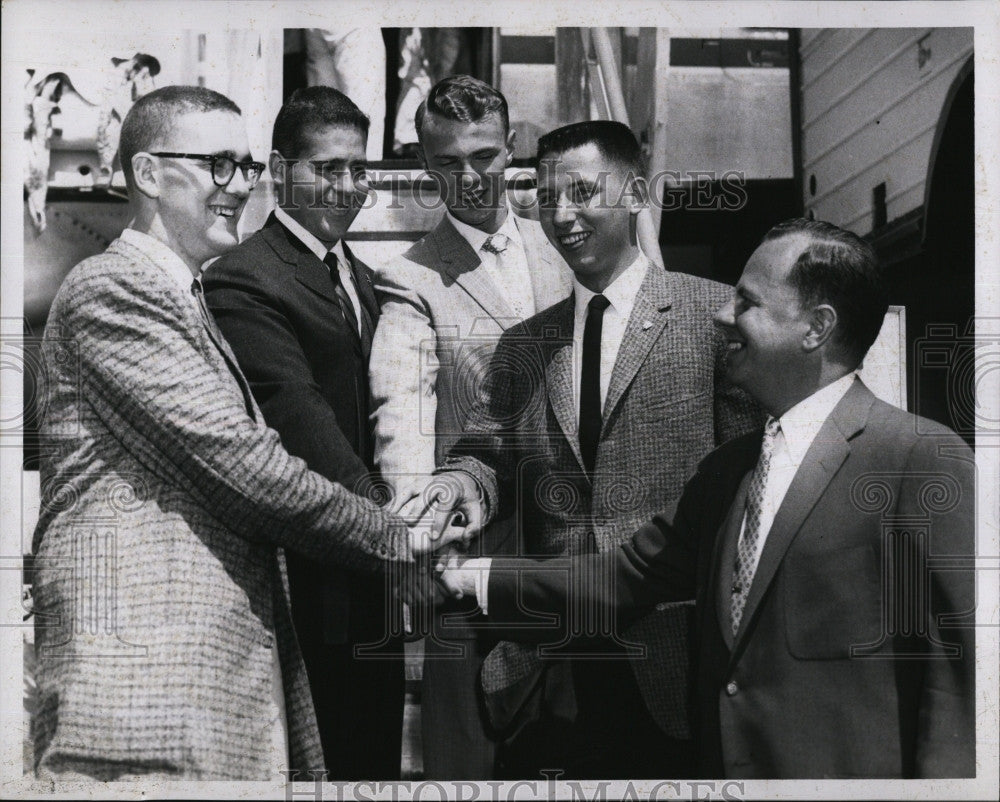 1959 Press Photo Boys Club chairman Paul Hellmuth with Boston Area Ambassadors - Historic Images