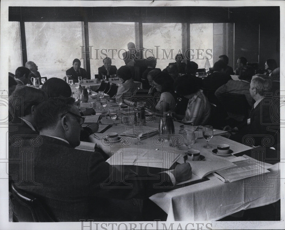 Press Photo seminar of Economic Policy and Presidential Politics in Boston - Historic Images