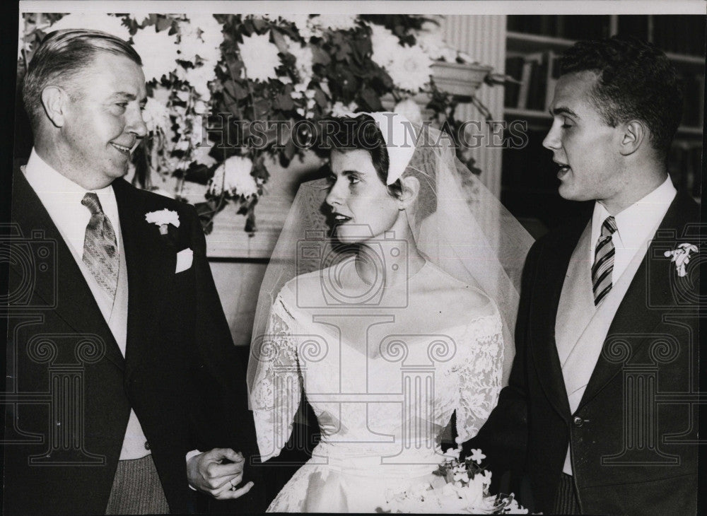 1953 Press Photo Wedding Of Carolyn M. Killian And Paul Staley In Cambridge, MA - Historic Images