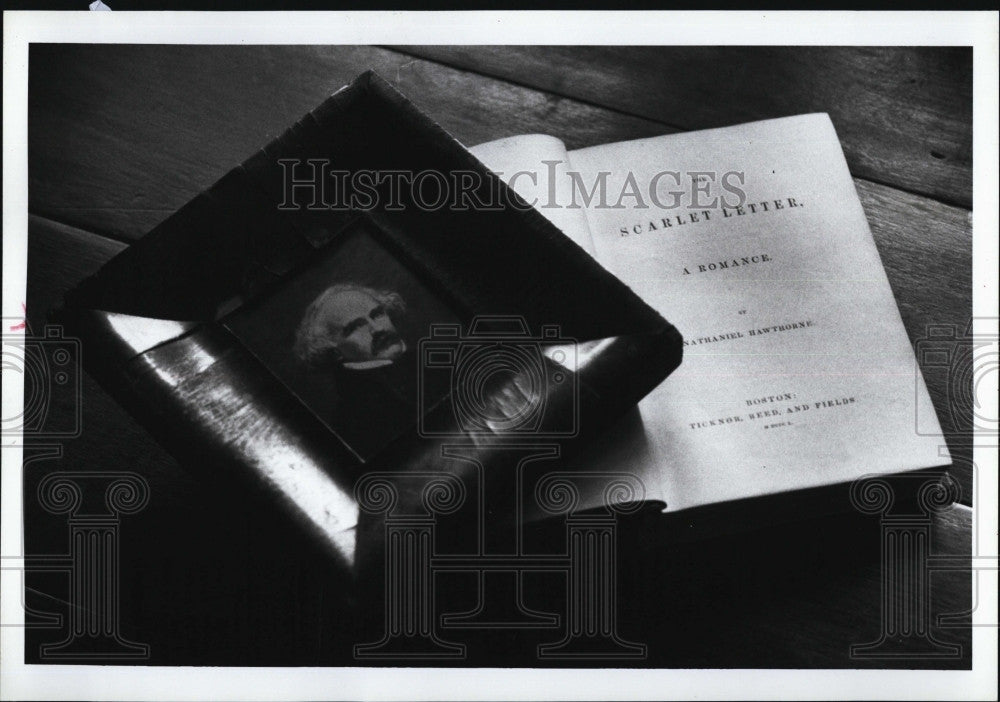 1995 Press Photo Portrait John Goss Hawthorne, 1st Edition &quot;The Scarlet Letter&quot; - Historic Images