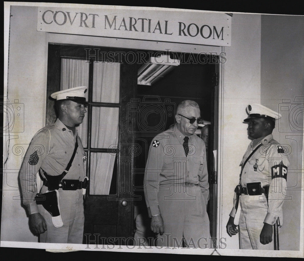 1956 Press Photo Colnel Walter C. Heinel Sgt. Frank Meader Sgt. Albert Carey - Historic Images