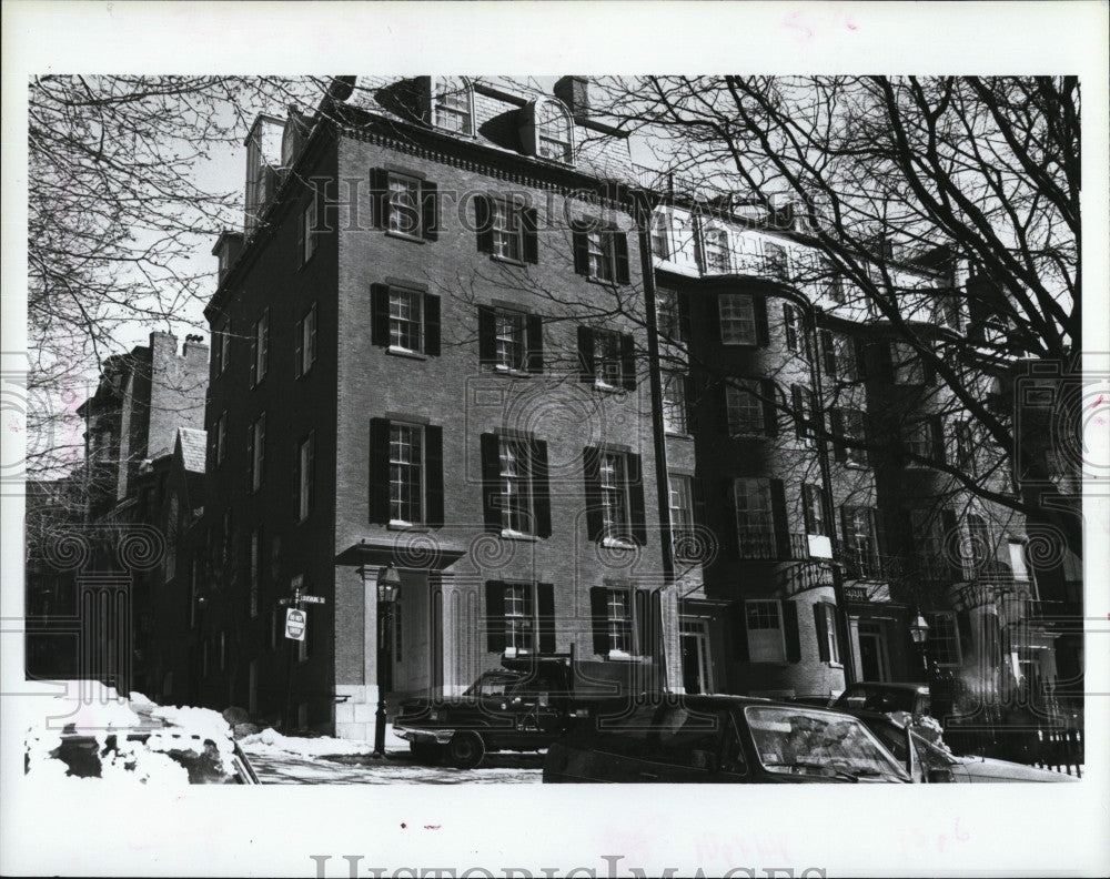 1995 Press Photo Senator John Kerry Future Home Louisburg Square Beacon Hill - Historic Images